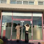 Im Soo-hyang Instagram - 초등학교친구 결혼식가서 눈물의 축사 후 동창들끼리 가본 모교 노란 스쿨버스 추억돋아🥹 나는 4호차 반장이었지 떠드는 애들 이름 적고 그랬는데말야