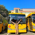 Im Soo-hyang Instagram - 초등학교친구 결혼식가서 눈물의 축사 후 동창들끼리 가본 모교 노란 스쿨버스 추억돋아🥹 나는 4호차 반장이었지 떠드는 애들 이름 적고 그랬는데말야