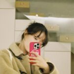 Im Soo-hyang Instagram - I'm looking forward to our next year🤍 @diame_official #크리스마스선물 #다이아몬드목걸이 🎄🧑🏻‍🎄🎁 #AD