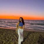 Indiana Massara Instagram - Something in the orange… Fit: @citybeachaustralia 💙 Scarborough, Western Australia