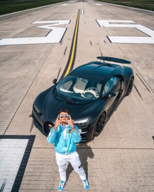 Ines Benazzouz Instagram - Ça pète 🛸

Merci infiniment à mon gars @gmk001 ! 🙏💙
📸 @jason.schieste 
🥼 @dadainkk7 (Styliste)
