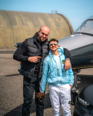 Ines Benazzouz Instagram - Ça pète 🛸

Merci infiniment à mon gars @gmk001 ! 🙏💙
📸 @jason.schieste 
🥼 @dadainkk7 (Styliste)