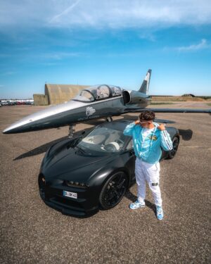 Ines Benazzouz Instagram - Ça pète 🛸

Merci infiniment à mon gars @gmk001 ! 🙏💙
📸 @jason.schieste 
🥼 @dadainkk7 (Styliste)