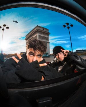 Ines Benazzouz Instagram - Dans l’truc 🚔

📸@alexipav 
👕 @___rrxii 
👮‍♂️@michou_yt 
🕵️@inoxtag 

Début de la cavale : MAINTENANT !! #CelebrityHunted2 est disponible sur @primevideofr