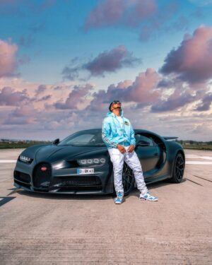 Ines Benazzouz Instagram - Ça pète 🛸

Merci infiniment à mon gars @gmk001 ! 🙏💙
📸 @jason.schieste 
🥼 @dadainkk7 (Styliste)