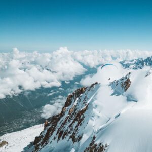 Ines Benazzouz Instagram - Mont-Blanc 4808m 🔹✅
Cervin 4478m 🔹✅

Road to Everest…🌀

Merci pour votre soutien, vos beaux messages qui me font chaud au cœur. L’objectif est en face de nous, la route est longue, pleine de ronces et de bosses. Mais maintenant il suffit d'avancer tout droit sans s’arrêter ⛏️🏔️🦾

📸/🧗‍♂️ @mathis_dumas 
📸/📽️ @antoine.mesnage