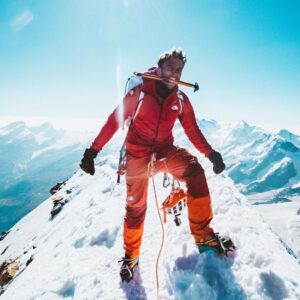 Ines Benazzouz Instagram - Mont-Blanc 4808m 🔹✅
Cervin 4478m 🔹✅

Road to Everest…🌀

Merci pour votre soutien, vos beaux messages qui me font chaud au cœur. L’objectif est en face de nous, la route est longue, pleine de ronces et de bosses. Mais maintenant il suffit d'avancer tout droit sans s’arrêter ⛏️🏔️🦾

📸/🧗‍♂️ @mathis_dumas 
📸/📽️ @antoine.mesnage