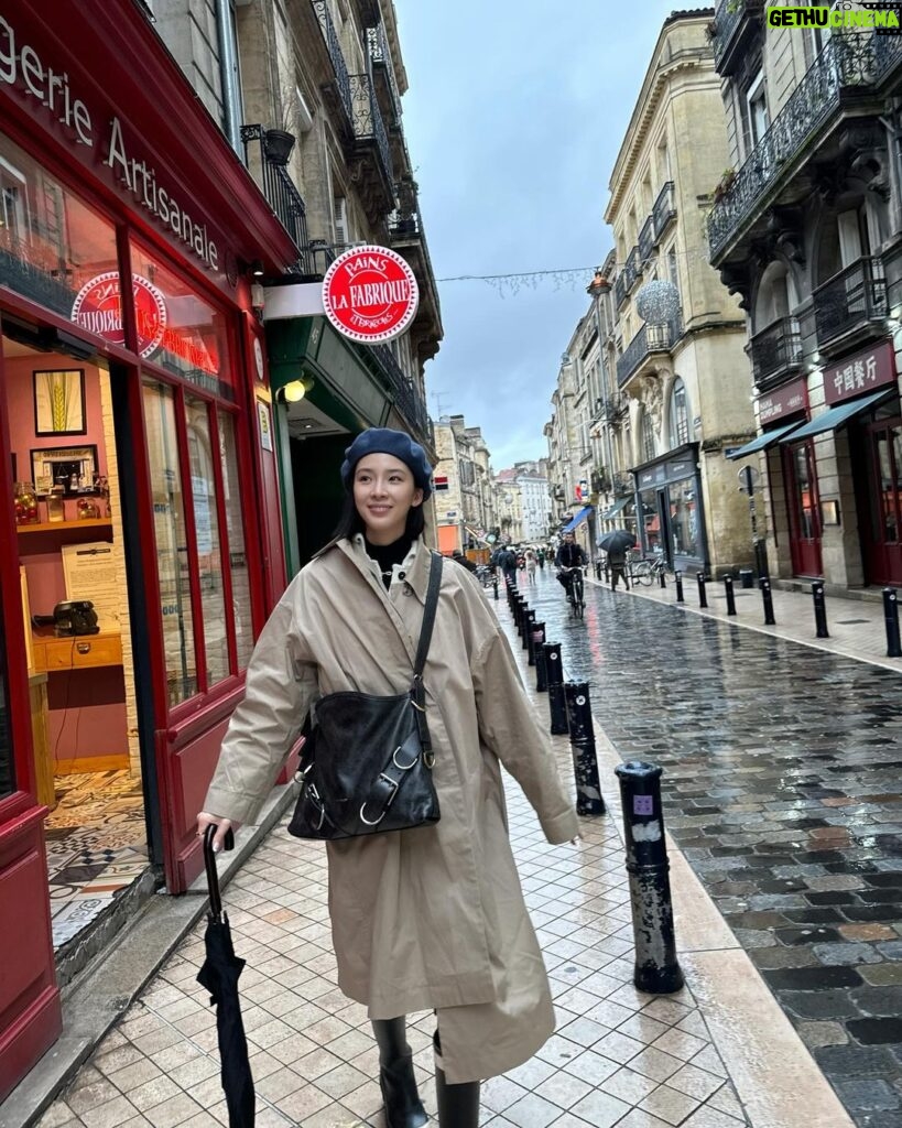 Irene Kim Instagram - 코지코지 보르도 🍷🎄🌦️🤍 Bordeaux, France