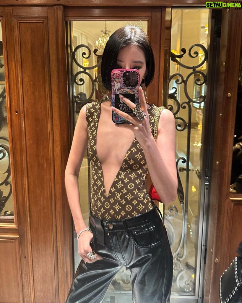 Irene Kim Instagram - C'est magnifique @louisvuitton !🎈💕 #LVSS24