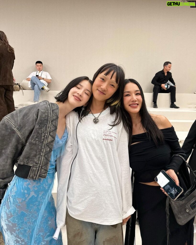 Irene Kim Instagram - @acnestudios moments…featuring all my gorgeous ladies✨ The collection was so goooooood❤️‍🔥 Paris, France