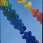 Isabella Moreira Instagram - PARADA - 2023 Que emoção sem fim! Mil e uma borboletas dançaram no meu estômago enquanto assistia um desfile de milhões, milhões mesmo, de pessoas celebrando a comunidade LGBTQIAPN+. Foi mágico! Um dos momentos mais felizes do meu ano e da minha vida. Foi ainda mais especial dividir esse momento com a mulher que eu amo mais que tudo! Não há nada que me dê mais orgulho do que nosso amor, @halanalacerda 💘🦥 obrigada por dividir isso comigo! Obrigada a @lorealparis @lorealgroupe pelo convite 💜 e obrigada @balalaagenciamento por sempre fazer tudo acontecer ✨