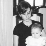 Isabella Moreira Instagram - você passou o dia das mães em curitiba e eu fiquei com uma saudade das nossas conversas, de você contando das suas leituras e da sua risada contagiosa. feliz dia das mães atrasadinho (😳) te amo, te amo, te amo 🤍