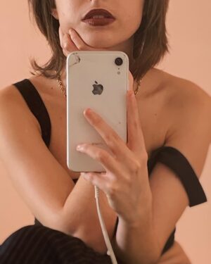 Isabella Moreira Instagram - lidando com os problemas me vestindo de vilã de desenho animado