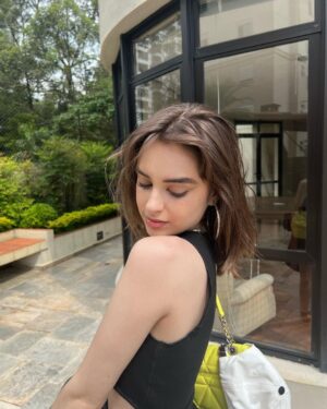 Isabella Moreira Instagram - pronta pra fritar uns camarões 🦐