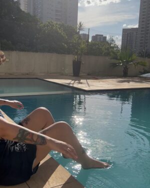 Isabella Moreira Instagram - segunda-feira de sol da mulher desempregada