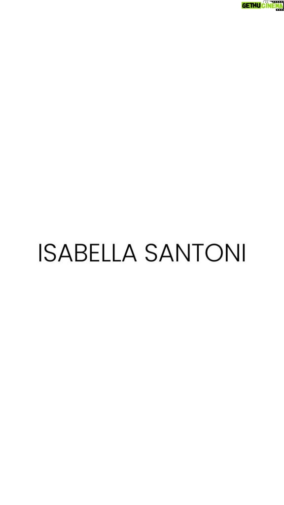 Isabella Santoni Instagram - São 10 anos de estrada (meu deus não tinha me dado conta) 😱 Separei alguns trabalhos pra compartilhar com vocês! Sou apaixonada pelo que faço, por tudo que essas criaturas já me ensinaram e me fizeram sentir. Sei que muitas ainda estão por vir! Só torço que elas continuem me revirando do avesso, que vocês continuem me acompanhando e se identificando: seja pela TV, teatro, cinema, ou até mesmo por aqui! 🎬❤️