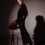 Isabella Santoni Instagram - Pra iniciar o final de semana com esse ensaio que eu amei fazer! ✨🖤 Dir. de Arte: @wagnecarvalho Foto: @jeffportostudio Hair: @vanjesus Styling: @anderoliveira