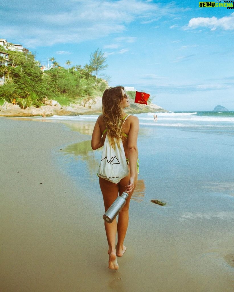 Isabella Santoni Instagram - Que esse ano não nos falte oceano e muitos biquínis @nia 🩵🌊 Rio de Janeiro, Rio de Janeiro