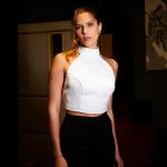 Isabella Santoni Instagram - Entre uma gravação e outra, pausa pra registrar o #OUTFIT…✨🤍 E aí, aprovado?