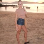 Isabella Scherer Instagram - Minha Skin Verão com meu Skin Cropped @insiderstore, a blusa mais confortável e versátil! Cupom: ISA (12% OFF) *publicidade