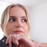 Isabella Scherer Instagram - Tem muitas coisas que só adultos gostam. E sabe quando a gente chega naquela fase de estabilidade financeira e sentimos que podemos dar um upgrade na vida? Chegou o C6 Mastercard Black, a nova opção de cartão black do @c6bank, feito para você que quer ter o seu primeiro cartão black e aproveitar muitos benefícios. #C6MASTERCARDBLACK #SEUPRIMEIROCARTÃOBLACK *publicidade | Crédito sujeito a análise.