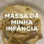 Isabella Scherer Instagram - 20 minutos pra sua felicidade ❤️ Massa com sabor da minha infância! - 100g bacon - 1 cebola em brunoise - 1/2 cubo de galinha - 1 xícara de água - 3 xícaras de creme de leite fresco - 1 xícara de parmesão ralado - 1/2 xícara de salsa picada - pimenta do reino Quando fizer, me marca? E me agradece também pq….. 😮‍💨