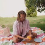 Isabella Scherer Instagram - Verão, pequenusculos, picnic, manga e Mucilon Seleção da Natureza Aveia, Cevada e Quinoa! Existe coisa melhor? *publicidade