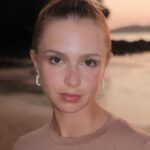 Isabella Scherer Instagram - Minha Skin Verão com meu Skin Cropped @insiderstore, a blusa mais confortável e versátil! Cupom: ISA (12% OFF) *publicidade