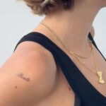 Isabella Scherer Instagram - Peguei um avião pra Floripa só pra tatuar com a legend @maitefonseca ❤️