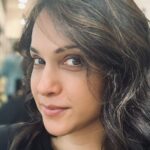 Isha Koppikar Instagram - Flipping my hair to the rhythm of life! 💃🎶 #newhair #hairtransformation #hairvideos