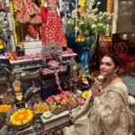 Isha Koppikar Instagram - May the divine flute of Lord Krishna fill your life with sweet melodies of love and joy. Happy Janmashtami 😊 #janmashtami #krishna #krishnamurti #festivalsofindia #jaishreekrishna #shrikrishna