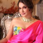Isha Koppikar Instagram - Draped in grace, embracing tradition with a modern twist 😉 Outfit by @dineshmalkani for @perniaspopupshop Jewellery by @mehrise_by_mehrgurnani & @jet_gems Makeup @makeup_by_nainaa Hair & Drape @amehra16 Photos by @shaurya_bajpai Managed by @dipalijoshi01 @vkcelebrities