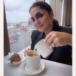 Isha Koppikar Instagram - Indulging in the perfect pairing: a heavenly brew of coffee and a slice of blissful cake! ☕🍰 #sundaymood #cakesandcoffee #coffeelovers #yummyinmytummy