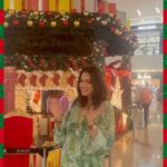 Isha Koppikar Instagram - Wishing you a holly jolly Christmas filled with good times, good company, and good memories! 🎉🎄 #merrychristmas #happyholidays #christmas