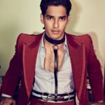 Ishaan Khattar Instagram - 𝔇𝔬𝔫’𝔱 𝔶𝔬𝔲 𝔢𝔳𝔢𝔯 𝔱𝔞𝔪𝔢 𝔶𝔬𝔲𝔯 𝔡𝔢𝔪𝔬𝔫𝔰 𝔟𝔲𝔱 𝔞𝔩𝔴𝔞𝔶𝔰 𝔨𝔢𝔢𝔭 ‘𝔢𝔪 𝔬𝔫 𝔞 𝔩𝔢𝔞𝔰𝔥 @mansworldindia Photographer: The house of Pixels @thehouseofpixels Art Director : Tanvi Shah @tanvi_joel Fashion Editor: Neelangana Vasudeva @neelangana Makeup by Nalini Ferns @nalsferns Hair by Pratik Gaikwad @pat_patrick001 Business Manager: Aishwarya Narayanmoorthy @aishwaryan93 Wardrobe by Gucci @gucci