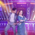 Ishaan Khattar Instagram - Always up for a groove on Ghaghra! Thank you, Ishaan! It was too much fun dancing with you 💃🏼 #Ghaghra #WednesdayVibes #BollywoodSong #DanceVideo #ReelKaroFeelKaro