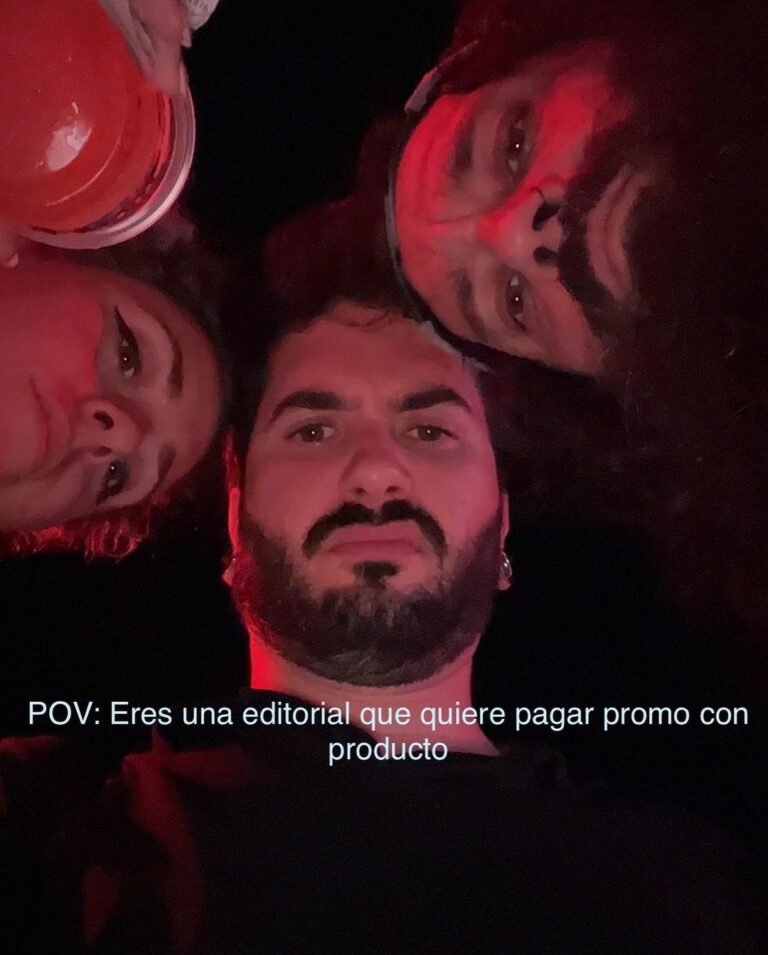 Ismael Prego Instagram - Cortarme las melenas, una colonoscopia y una cirugía ocular, conciertos, la velada, ponerle gafas a blacky cuando yo me las quito, unas elecciones, descubrir que soy un Ken y tengo una Mojo Dojo Casa House, Commander Masters, inventar al mago calipofresa con mi persona favorita, la MagicCon y valorar cada día más a toda la gente que me rodea. Julio ha sido intenso, eh.