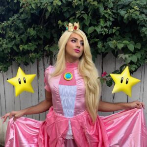 Issa Twaimz Instagram - it’s princess peach bitch⭐️ i posted a video with my boyfriend mario😍 even though he cheated on me with donkey kong😔 imma just text bowser
