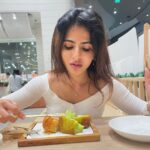 Iswarya Menon Instagram - Lip smacking Asian food, like minded people, giggles & laughter over silly nothings 🤓 #lifeisbeautiful ♥️