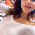 Iswarya Menon Instagram - Lip smacking Asian food, like minded people, giggles & laughter over silly nothings 🤓 #lifeisbeautiful ♥️