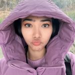 Isyana Sarasvati Instagram - Selesai sudah residensi singkat Inyo, hosted by @rarasekar & @benlaksana 😭🌹🌱🥳😢 Selalu benci karena setiap pertemuan pasti ada perpisahan. Nanti aku balik lagi ya lebih lama supaya bisa semakin banyak belajar berkehidupan dan mengalami dunia. Terima kasih atas jamuan dan bekal-bekal kehidupanna, love you guys piu!🤍😭🌍🍅 #sambilnangisdipesawat fak kt gua teh Wellington, New Zealand