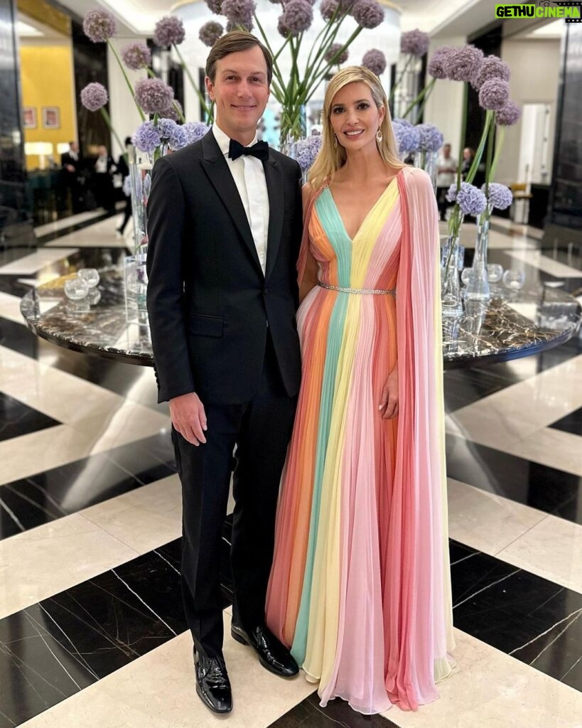 Ivanka Trump Instagram - 🌺🌸🌺