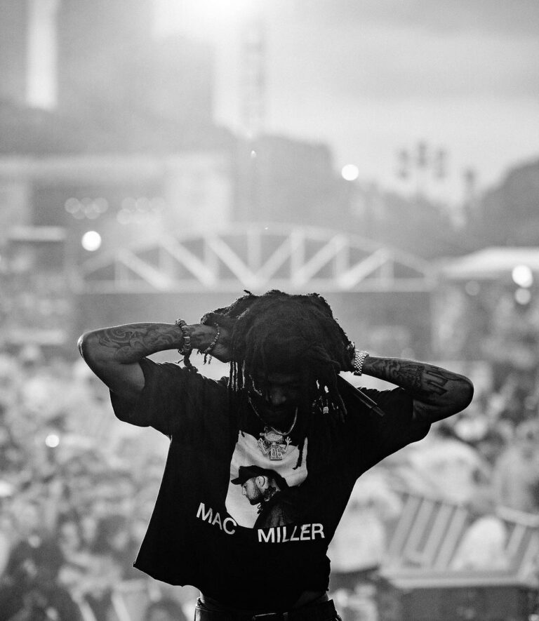 J.I.D Instagram - @lollapalooza you own me nothing.. long Love @macmiller 💪🏾💪🏾