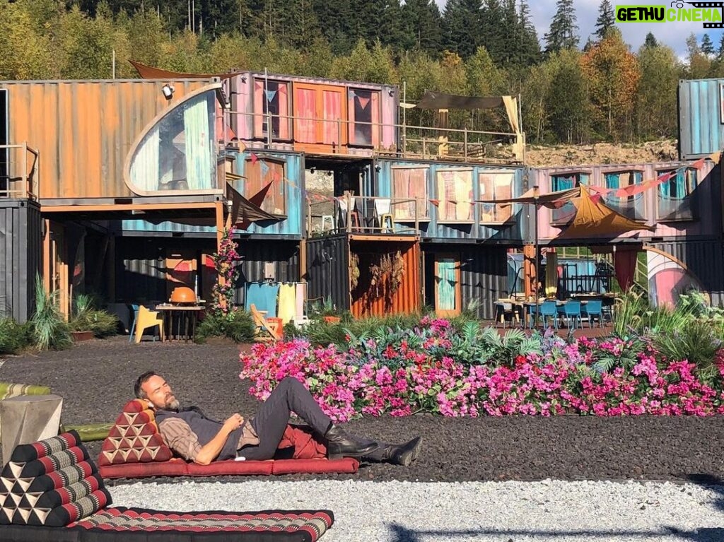 JR Bourne Instagram - #wishfulwednesday Ahh the good old days when his tan was the only concern. Getting ready for tonight’s ep of #the100 and wishing the world was how it use to be. #sanctum @cw_the100 #peaceful #peace