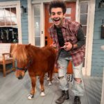 Jack Griffo Instagram - Dreams coming true on Erin & Aaron🦄💜 Such a wonderful show and talented cast! Thanks for having me, see you next week! 🎬 Burbank Studios