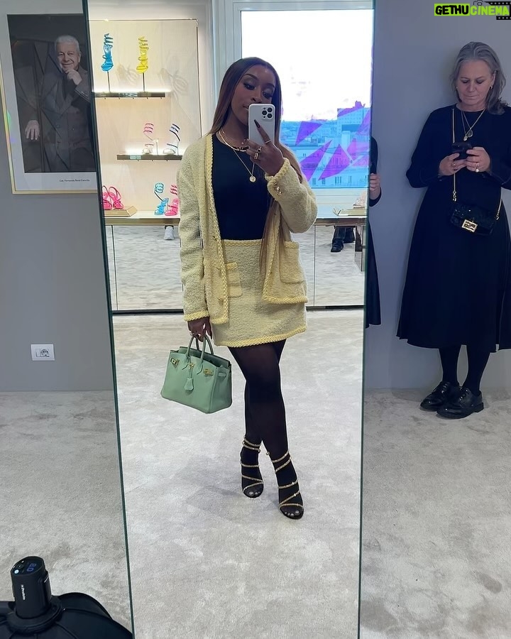 Jackie Aina Instagram - sexy girls wear @renecaovilla 🥰 #milan #milanfw #renecaovilla