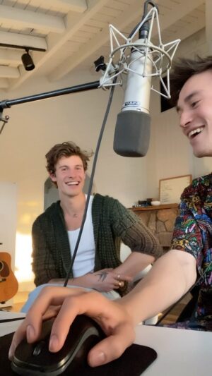 Jacob Collier Instagram - How it started VS how it’s going 👁️👁️ Witness Me feat. @shawnmendes , @stormzy & @kirkfranklin – out Tuesday, 6:10pm UK / 10:10am PT / 1:10pm ET 💫 Pre-save in link in bio!