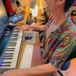 Jacob Collier Instagram - OK SHREDDERS - do your thing. It’s #WELLLLChallenge time 😎😎😎 The shred section begins at 1:21! Post your video tagging and following @crocseurope and you’re in for a chance to win a pair of JC Crocs and tickets to a JC show of your choosing! Winner will be DM’d 25th July (T&Cs in bio) 🐊💥