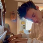 Jacob Collier Instagram - Burt Bacharach. A gentle giant. I can barely think of a musician whose legacy has had a greater impact on me. One of the most gifted and loving songwriters ever to have graced our planet. Here’s the first of his songs I ever heard - one that I’ve played on stage in every corner of the world, but which has never once lost its charm, beauty and magic to me. It still makes me cry when I hear Karen Carpenter sing it. The world is warmer, richer and deeper for Burt having been here. Thank you. We will miss you, Burt 💫