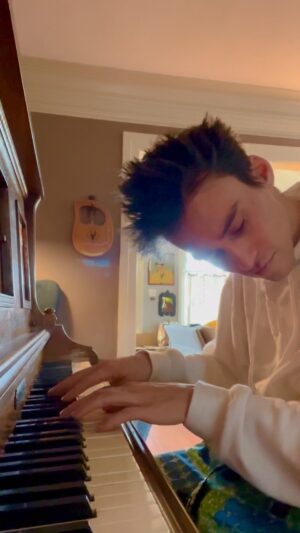 Jacob Collier Instagram - Burt Bacharach. A gentle giant. I can barely think of a musician whose legacy has had a greater impact on me. One of the most gifted and loving songwriters ever to have graced our planet. Here’s the first of his songs I ever heard - one that I’ve played on stage in every corner of the world, but which has never once lost its charm, beauty and magic to me. It still makes me cry when I hear Karen Carpenter sing it. The world is warmer, richer and deeper for Burt having been here. Thank you. We will miss you, Burt 💫
